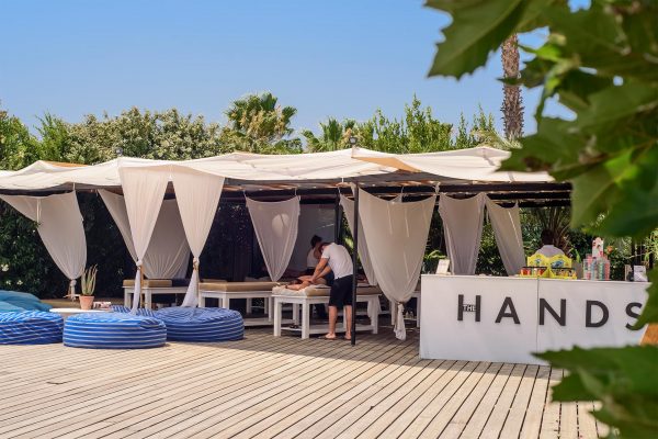 The Hands - Varkiza Resort - Beach Mall - The Beach Concept - Καταστήματα